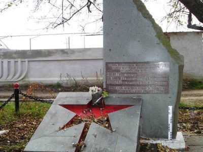 Братская могила советских партизан и членов их семей