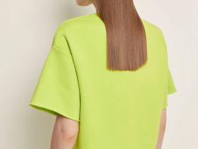 Укороченная футболка с необработанными краями