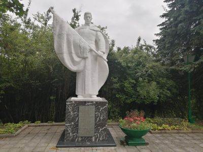 Братская могила воинов, погибших в Великую Отечественную войну