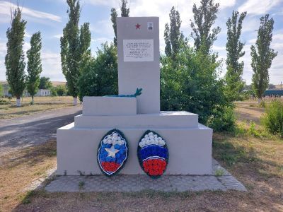 Братская могила советских воинов, погибших в период Сталинградской битвы