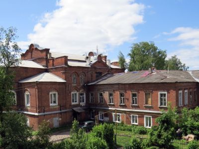 Ансамбль Боголюбского женского монастыря: Главный келейный корпус. Хлебопекарня. Келейный корпус для сестер, занимающихся шитьем