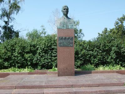 Бюст дважды Героя Социалистического труда Михаила Андреевича Суслова