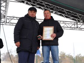 15 хозяйств и предприятий участвуют в ярмарке «Рыба Якутии — 2025»