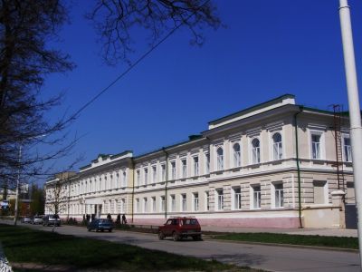 Здание мужской гимназии, в которой в разные годы учились член декабристских кружков Сухоруков Василий Дмитриевич, географ Мушкетов Иван Васильевич и сподвижник А.И. Ульянова народоволец Генералов Василий Денисович