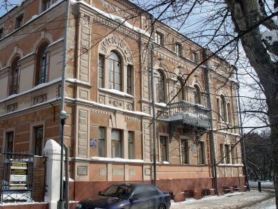 Усадьба, в которой  прошли детские и  юношеские годы литературного критика, революционного демократа Николая Александровича Добролюбова. Главный дом