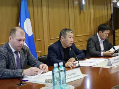 Первый вице-премьер Якутии проверил ход строительства долгостроев в регионе