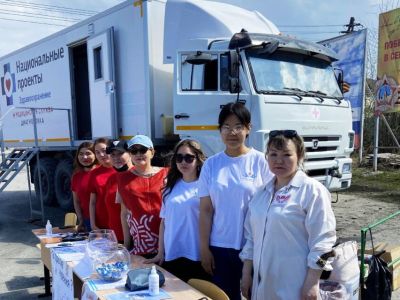 В Томпонском районе активно используют передвижной медицинский комплекс