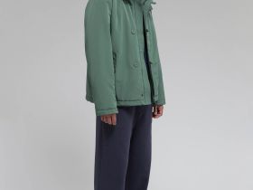 Утепленная куртка с капюшоном