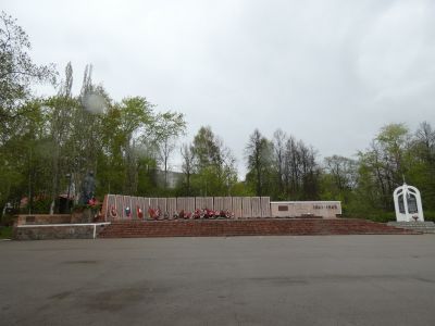 Братская могила советских воинов