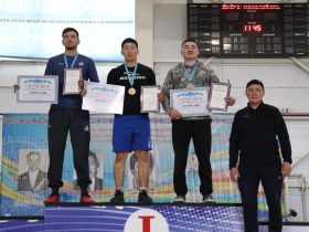 Международный турнир по мас-рестлингу в Якутии запомнился сенсациями