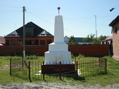 Братская могила советских воинов, погибших в борьбе с фашистами в период битвы за Северный Кавказ