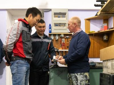 29 лет на якутской стальной магистрали: электромеханик ЖДЯ рассказал о своем трудовом пути