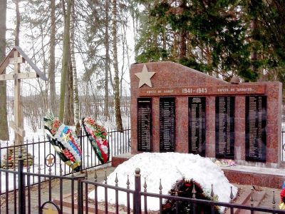 Братская могила советских воинов