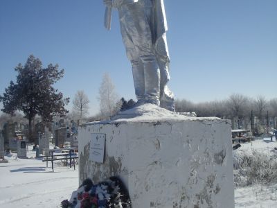 Братская могила советских воинов