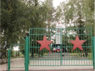 Братская могила воинов Советской Армии, погибших в период Отечественной войны в 1941-1945 гг.