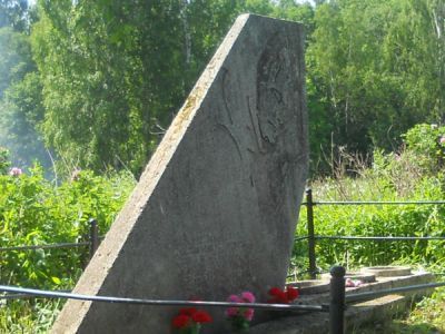 Братская могила воинов Советской Армии, погибших в 1943 г.