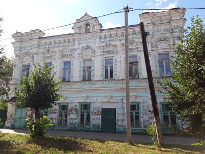 Каменный двухэтажный дом