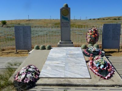 Братская могила советских воинов, погибших в период Сталинградской битвы