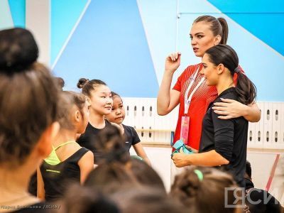Именитые гимнастки Лала Крамаренко и Ксения Дудкина провели мастер-класс для юных якутян