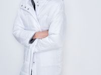 Утепленное пальто прямого кроя с карманами