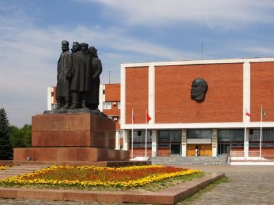 Монумент в честь 100-летия Морозовской стачки