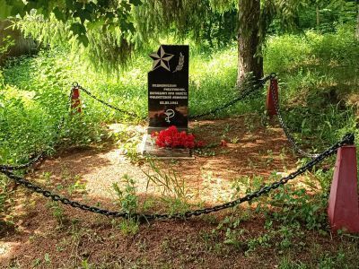 Братское захоронение медицинских работников, погибших при налете фашисткой авиации в сентябре 1941 г.