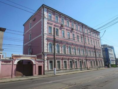 «Доходный дом с воротами потомственного почетного гражданина Ивана Ивановича Гостева, в котором в конце XIX - начале ХХ веков находилось Военное собрание»