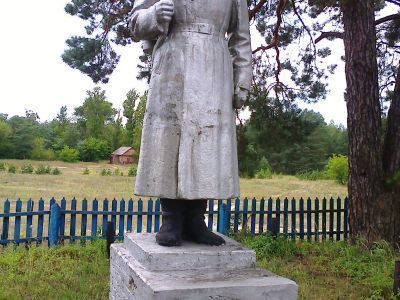 Братская могила советских воинов и партизан, погибших в 1941-1943 гг. в боях с немецко-фашистскими захватчиками