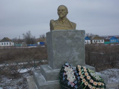 Бюст В.И.Ленина