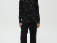 Блузка свободного кроя с отложным воротником