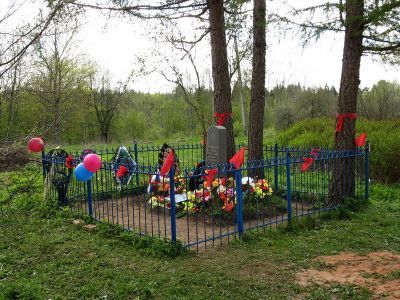 Братское захоронение советских воинов и партизан, погибших в 1941-44 гг.