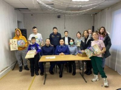 Сотрудники территориального следственного отдела поздравили  детей-сирот из Вилюйского центра содействия семейному воспитанию  с Новым годом и Рождеством
