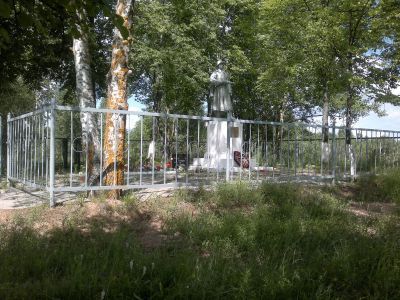 Братская могила воинов Советской Армии, погибших в 1943 г.