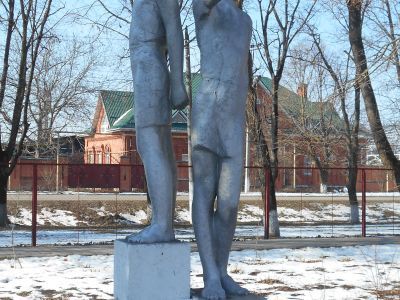 Памятный знак учителям и ученикам, погибшим в годы Великой Отечественной войны