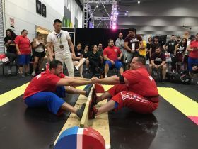 Арнольд Шварценеггер дал старт соревнованиям мас-рестлеров в Австралии