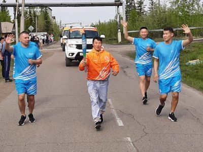 Эстафету огня игр «Дети Азии» встретили в Томпонском районе Якутии