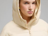 Удлиненный пуховик с капюшоном