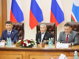 В Якутии отметили 80-летие Героя Труда России Михаила Готовцева