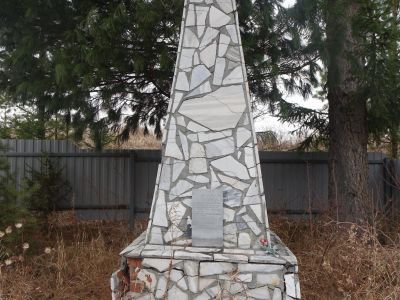 Братская могила пятнадцати партизан и их семей, зверски расстрелянных колчаковцами в 1919 году