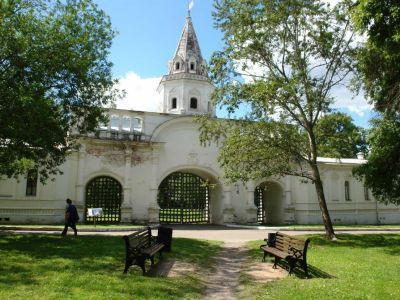 Задние ворота дворца Алексея Михайловича