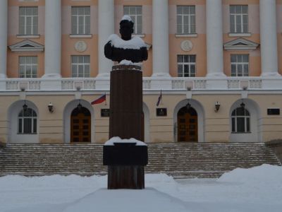 Бюст дважды Героя Советского Союза М.П. Одинцова