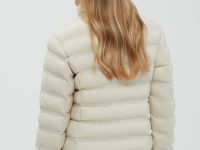 Стеганая куртка приталенного силуэта