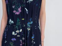 Платье свободного кроя с поясом