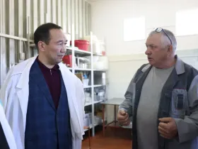 Глава Якутии встретился с семьей предпринимателей из Нижнеколымского района