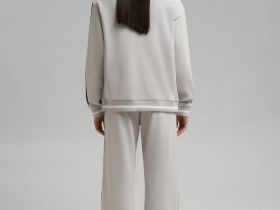 Толстовка свободного кроя из футера