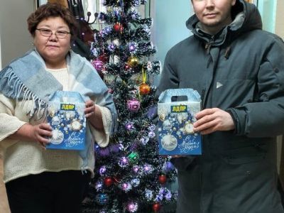 В Амгинском районе семьи получили подарки от партийца ЛДПР Артема Тюнькова
