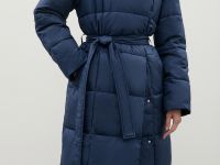 Стеганое утепленное пальто с поясом