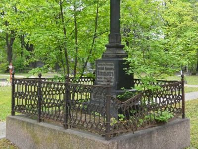 Могила Жулевой (Небольсиной) Е.Н. (1830-1905), актрисы