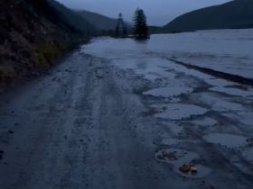 В Оймяконском районе на дороге «Колыма» временно закрыли движение для всех видов автотранспорта