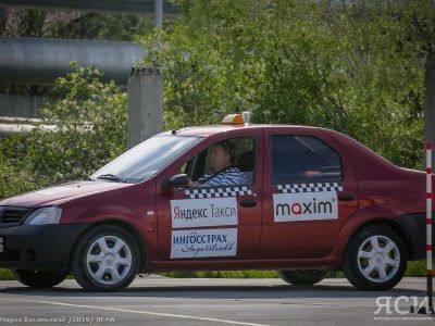 Якутские таксисты соревнуются в мастерстве вождения